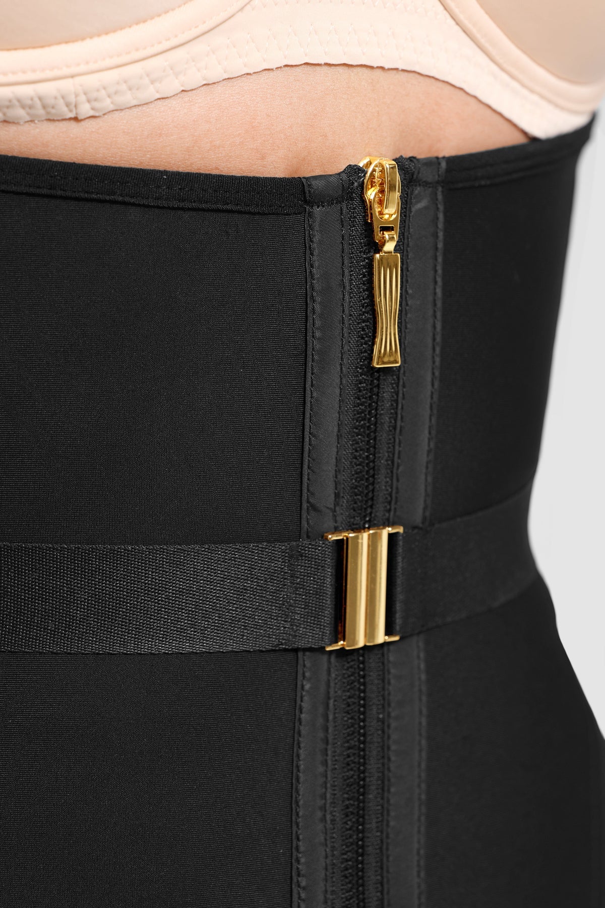 Gaine latex U à 10 armatures – Taille affinée & maintien renforcé